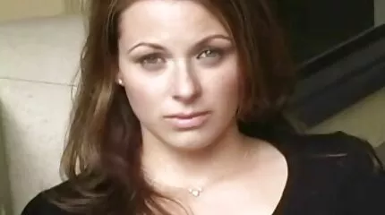 ឆ្កេសិចស៊ី Adriana Chechik លាតសន្ធឹងលារបស់នាងសម្រាប់អ្នកដើម្បី fuck