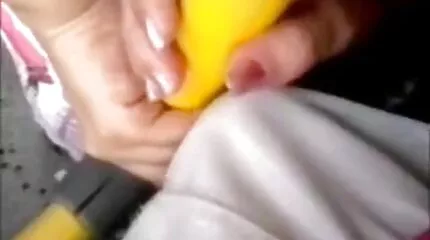 ទារក fucked នៅក្នុងជើងសនៅក្បែរពីរ