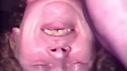 Stepmom នាឡិកា stepson លិទ្ធ pussy កោររបស់នាង