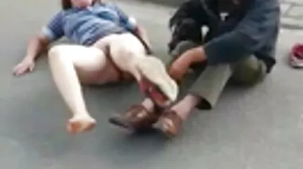 Cumshot នៅក្នុងមាត់ chick busty បន្ទាប់ពីការរួមភេទក្តៅ